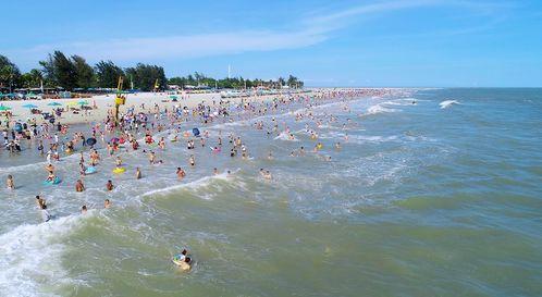 北海银滩吃瓜视频,网友直呼“清凉一夏”